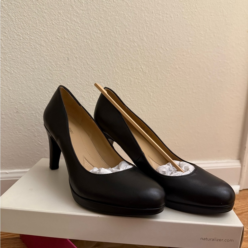 Naturalizer Classic Black Pumps for Women